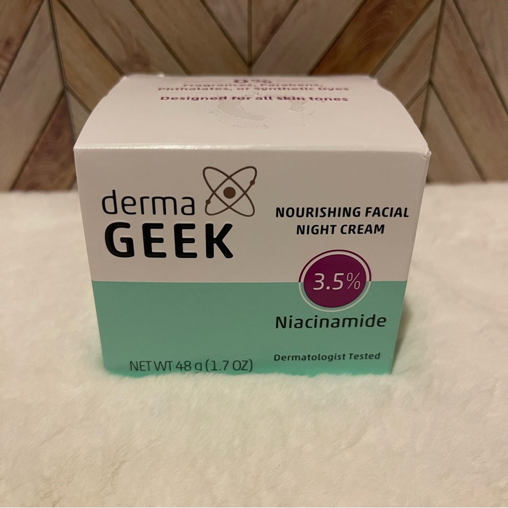 UnopenedDermaGeekSkincareSet - Picture 6 of 12